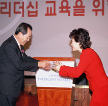 여성유권자, 한국콜마 윤동한 대표에 감사