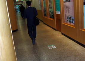 "출근 신경쓰지 말라...의사 1명 더 방문"
