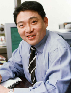 윤재승 사장 귀국..."세계 50대 제약 도약"
