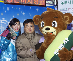 대웅, "연말 술자리엔 우루사" 길거리 홍보
