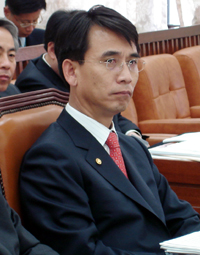 유 장관 "선택진료제, 공공선 위한 필요악"