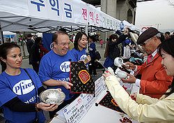 화이자, 임직원 뭉쳐 '사랑의 나눔 장터'