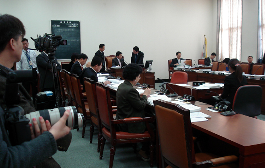 국회, 의심처방 확인시 의사 응대의무 타당