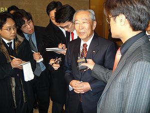 "강문석 경영복귀, 부채 짊어진 불안한 출발"