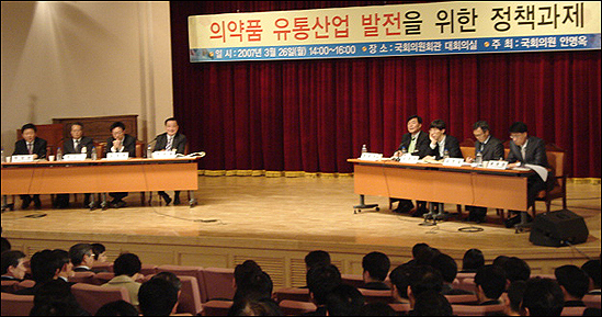 "유통일원화 유예 달라" vs "아무 의미없다"