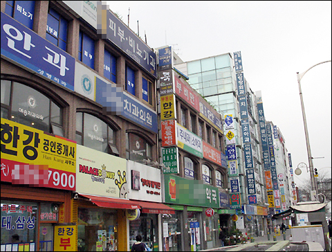암사역 사거리 의원 36곳...약국매출 '쏠쏠'