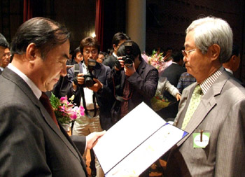 일동제약 김경수 고문, 철탑산업훈장 수훈