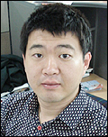 빈대잡으려다 초가삼간 태울라
