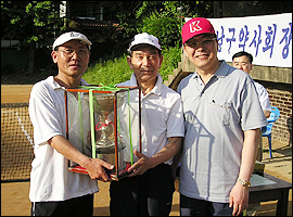 강남구약, 테니스대회 열고 회원화합 도모
