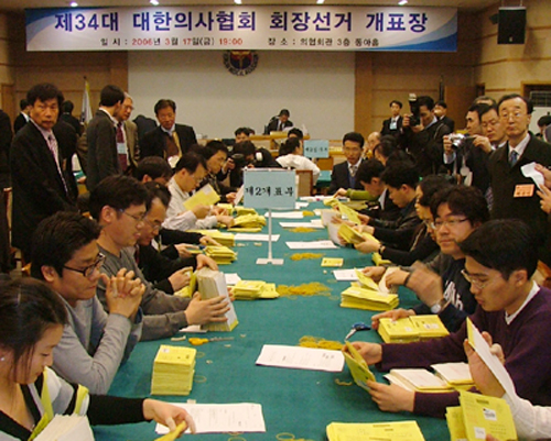의협회장 보궐선거, '1만표 당선자' 나올까
