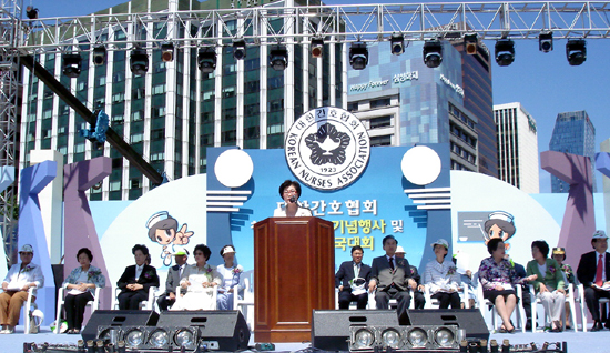 "간호사, 어르신 노후를 책임자는 동반자"