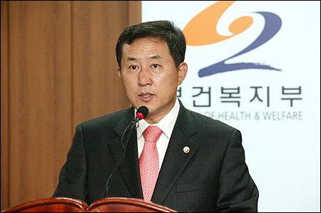변재진 장관, 성분명 시범사업 첫 시험대