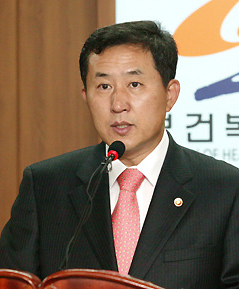 복지부 "GMP 시설투자, 업체당 30억 지원"