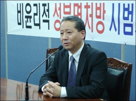 취임부터 강경 선택...성분명 '대격돌' 예고