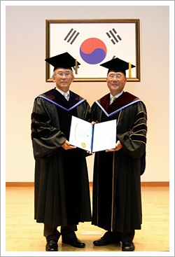 보령 김승호 회장, 강원대서 명예의학박사
