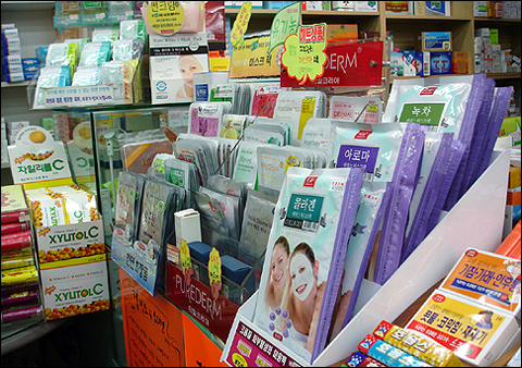 휴가철 겨냥한 '마스크팩', 반짝 효자품목