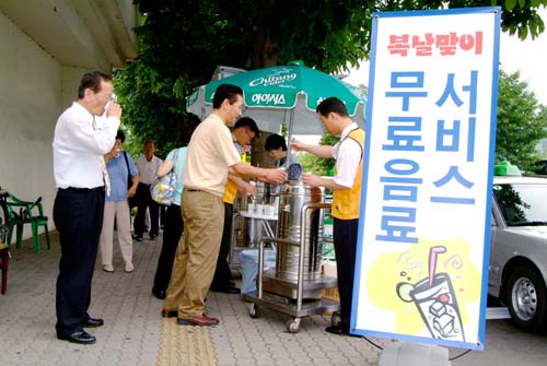 영남대병원, 내원객에 무료음료서비스 눈길