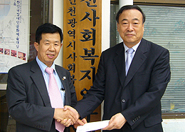 인천시약, 사회복지의 날 행사 후원금 전달