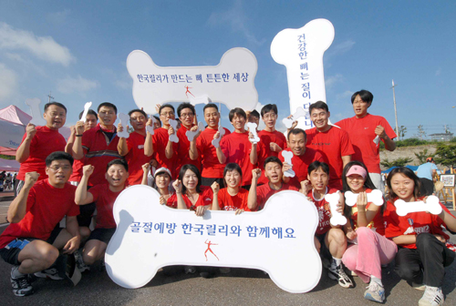 릴리, 골다공증약 '에비스타' 이색홍보 눈길