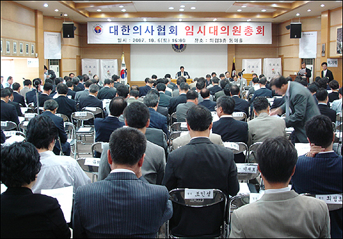 의협 "성분명처방, 전국 확대땐 의사직 포기"