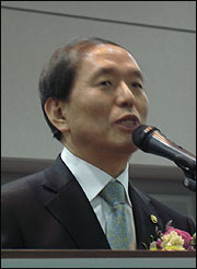식약청장이 호텔서 제약 CEO에 정책보고?