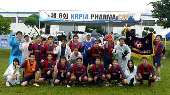한국얀센, 다국적사 축구대회 '파마컵' 우승