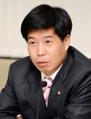"도 넘은 의사협회, 정치적 발언 자제하라"