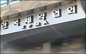 바람앞에 놓인 제약, 믿음직한 회장 찾아라
