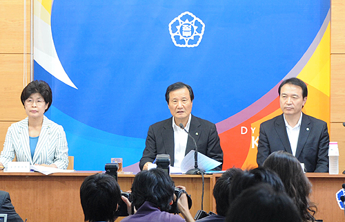 "시장화냐 공공성이냐"…의료산업화 대격돌 예고