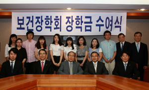 유한 보건장학회, 학술연구비 수혜자 장학금 수여 
