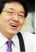 "청문회 안 했는데 벌써 장관직함 달고 활동"