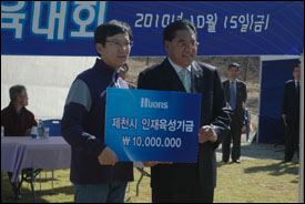"위기를 기회로 만드는 원동력은 전임직원 단합"
