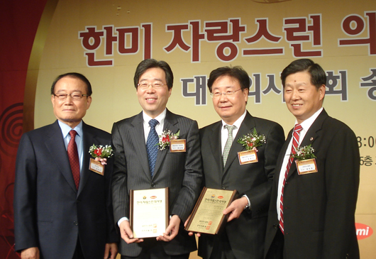 주천기·배상철 교수 "선·후배에게 모범 될 것"