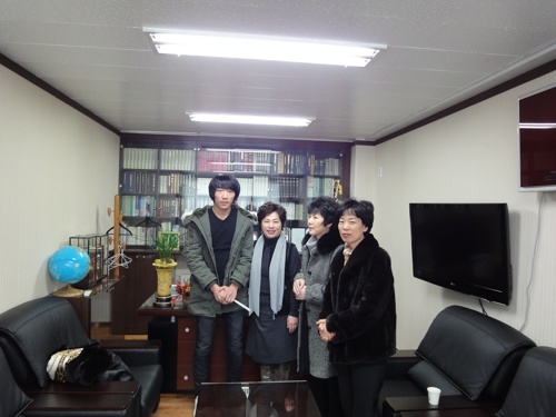 동대문구 여약사회, 소년 가장에 지원금 전달