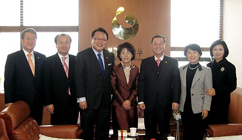 김구 회장, 진 장관에 말라리아 퇴치운동 설명