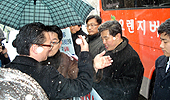 약사회-시민단체, 슈퍼판매 '충돌'…욕설·고성 난무
