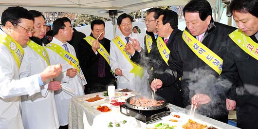 "구제역 걱정 말고 안심하고 고기 드세요"
