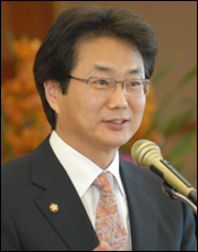 원희목 "도매상 친인척 병원·약국개설 제한해야"
