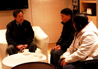 맹형규 행정안전부장관, 심장수술 환아 격려