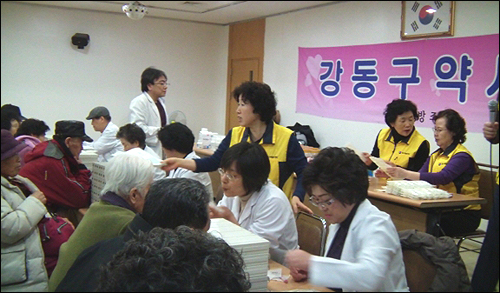 강동구약, 노인 279명 대상 무료투약 봉사
