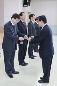 일동 이정치 회장, '납세자의 날' 관세청장 표창
