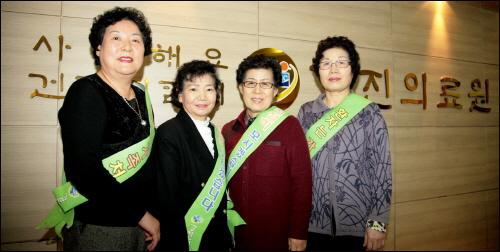 의·약사 부인들, 병원 환자 안내도우미로 맹활약
