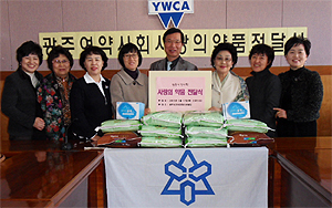 광주시약사회, 지역 YWCA에 온정 전해