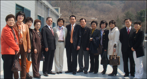 마포구약, '송천 한마음의집' 방문해 성금 전달
