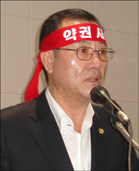 김구 "약국외 판매 전면전 위험부담 너무 크다"
