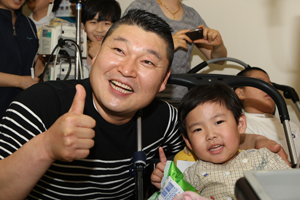 강호동씨, 어린이날 맞아 환아에게 웃음 선사
