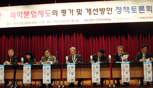 "약사는 판매·조제 전문가" vs "우리가 조제만 하나"