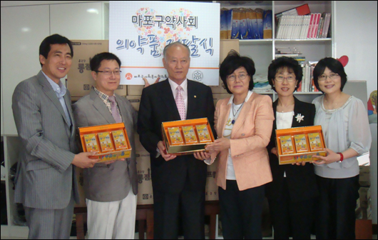 마포구약, 사회복지협의회에 어린이 영양제 전달
