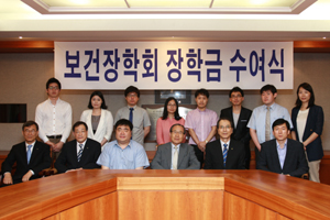 유한 보건장학회, 학술연구비 수혜자 장학금 수여 
