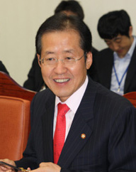 약사회, 복지부 항의방문에 이어 홍준표 대표 만나